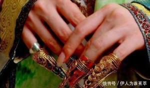 身份|大太监出宫,撞到一名女子,看了一眼她的手指,磕头说饶命!
