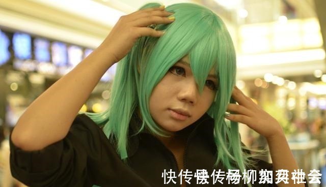 大妈|穿COS服炸街会怎样地铁女孩被骂惨,看到鬼新娘大妈差点被吓哭