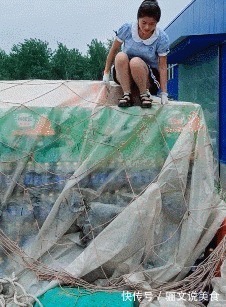 |搞笑GIF:为什么看到他摔倒,心里会莫名地舒爽呢