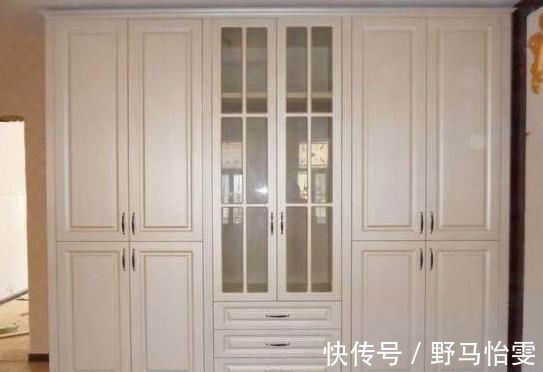 床底|为什么越来越多人衣柜不装到顶了听内行人一说，后悔知道太晚了