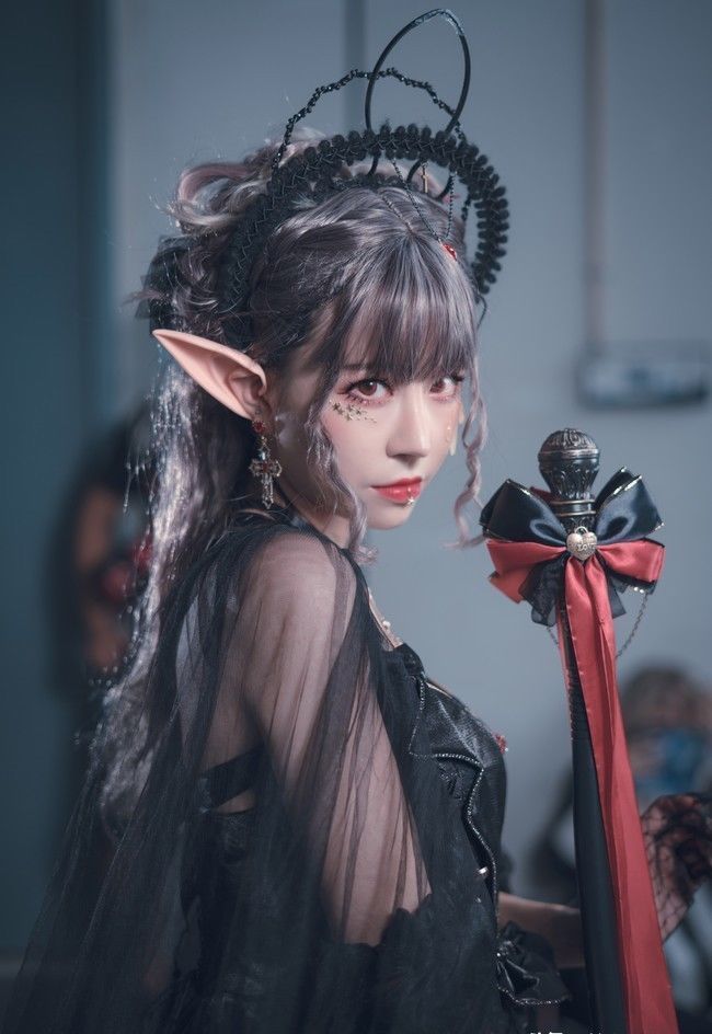 悄悄|cosplay-悄悄“坠入人间”的黑裙子精灵