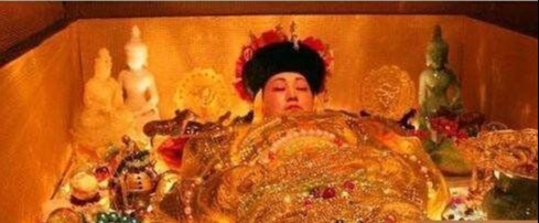 满街|慈禧病逝后，快要埋葬的时候为什么满街臭味