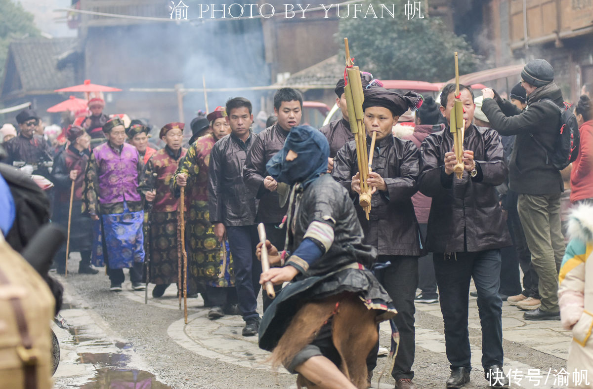 热闹|全国最大侗寨喜迎新年，万人同乐“抬官人”，欢天喜地好热闹