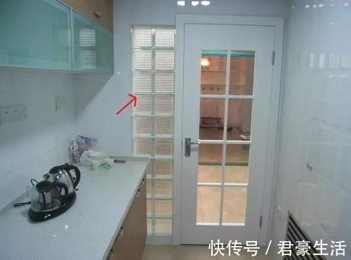 玻璃|头一次见用玻璃砖砌隔断,没想到这么好看,师傅说小户型用这最好