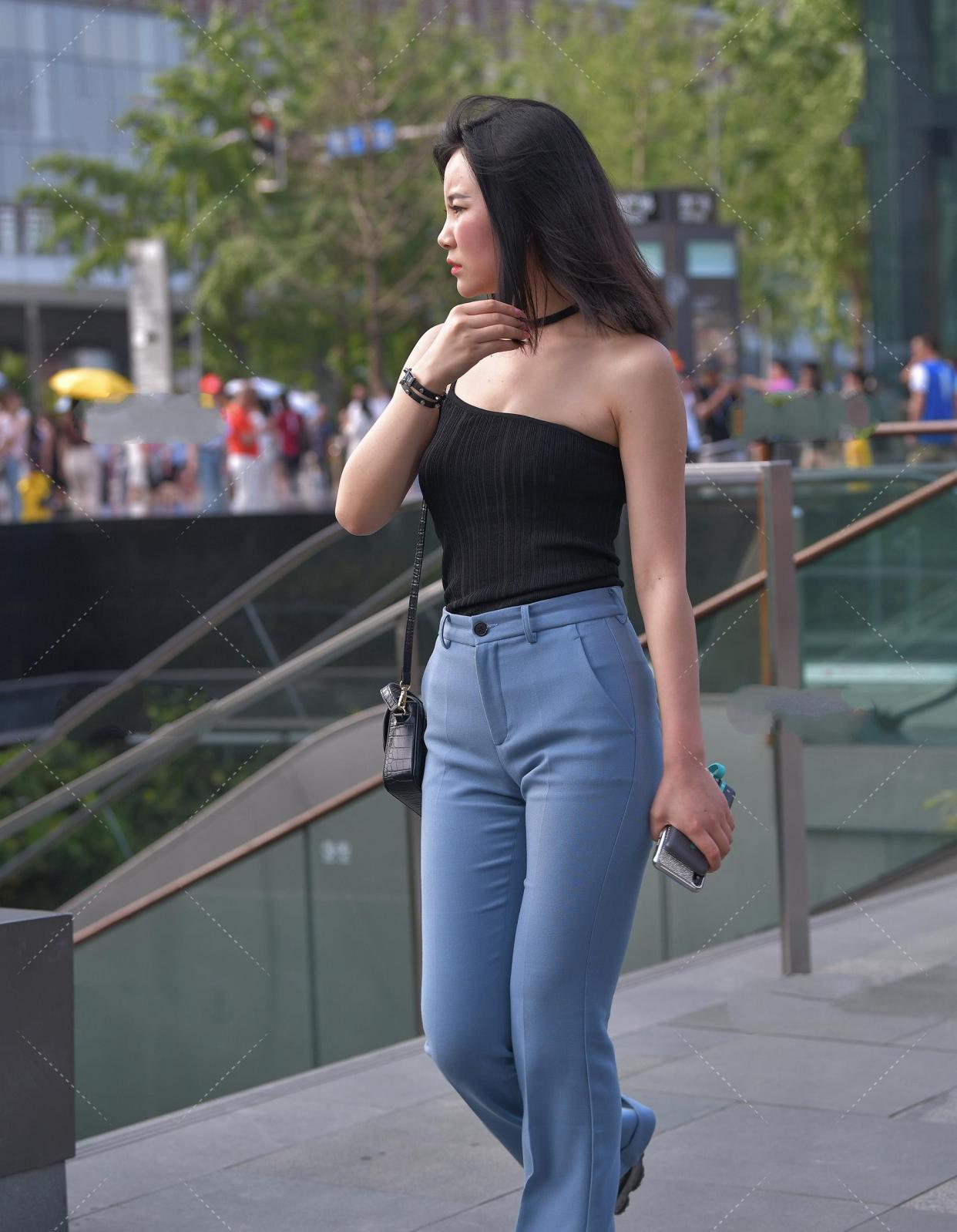 拖地裤 黑背心吊带配蓝拖地裤,高级感十足,高贵气质