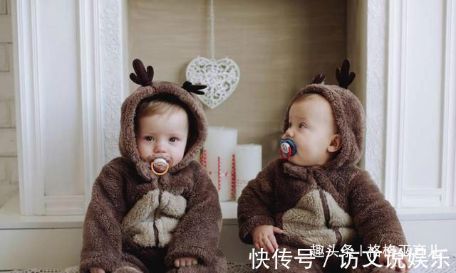 两人|小姨与妈妈是双胞胎,两人同时要抱女儿时,女儿的反应让人笑喷了