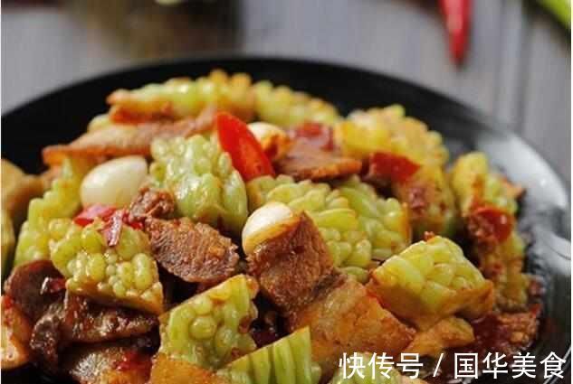 土豆炖牛肉|美食推荐： 甜玉米焖排骨、双椒虾仁、土豆炖牛肉、苦瓜回锅肉的做法