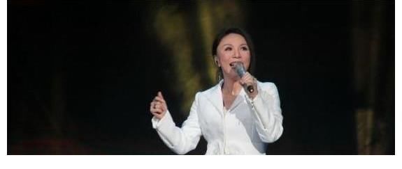 打破韩红记录连登7次春晚,却因太爱钱被封杀,今只能靠走穴生活