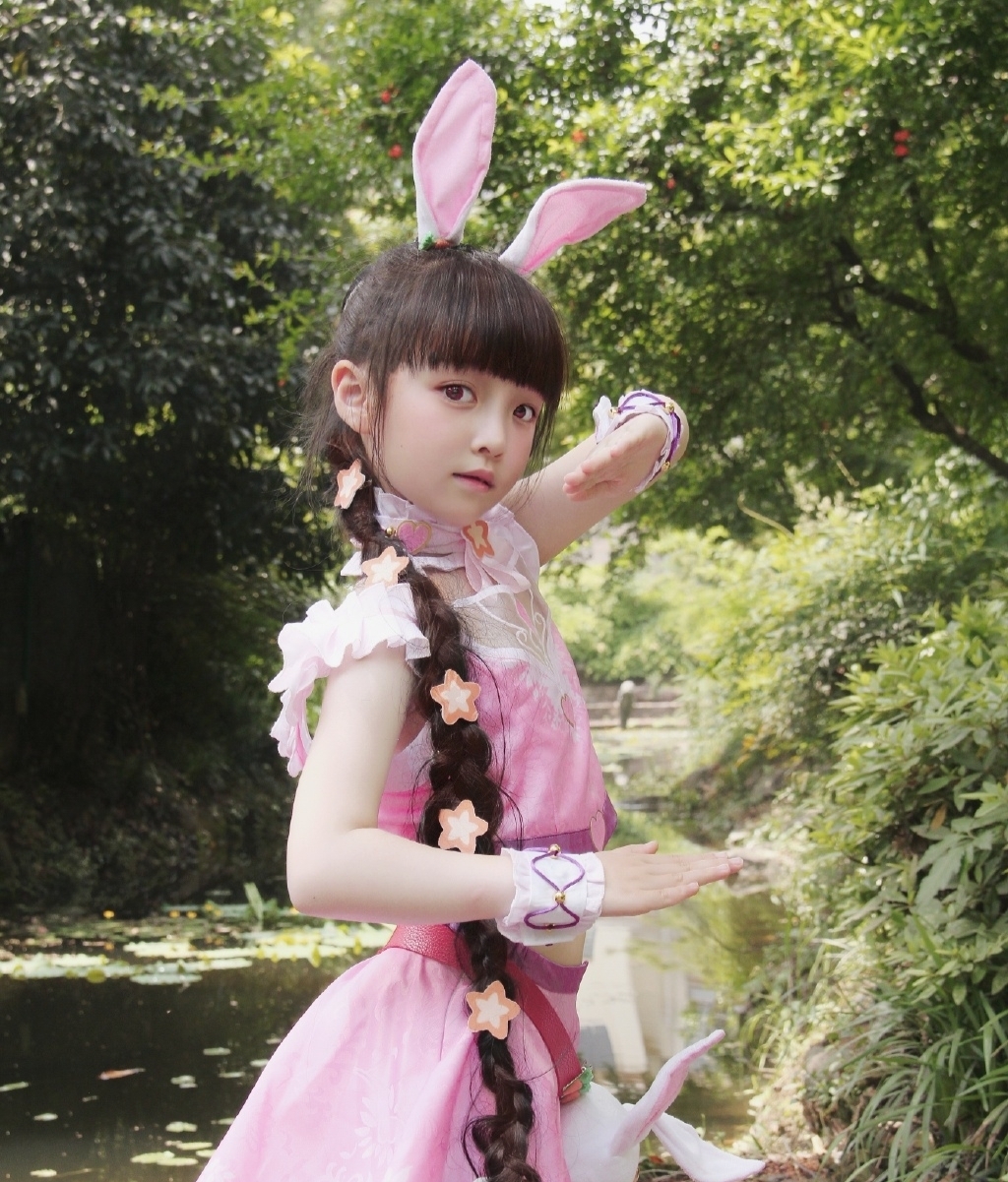 coser|小萝莉cos幼年小舞,还原度堪比动画建模,这也太可爱了