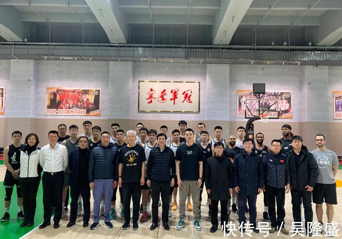 韩德君|辽篮全新亮相!伤员全部回归,神秘外教引发猜测,张镇麟客串翻译