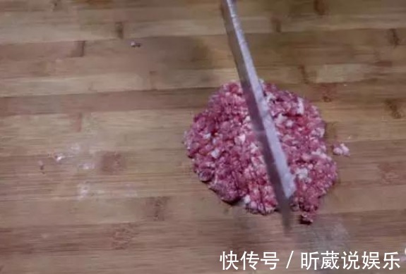 盘龙茄子|茄子别老是红烧了,教你个新吃法,上桌抢着吃,连汤汁都不剩!