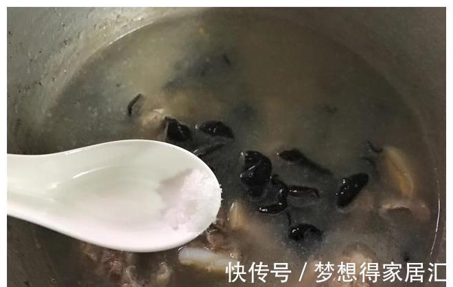 腌笃鲜|晚餐这菜，是江南人家餐桌上百吃不厌的一道菜，咸鲜入味，营养好