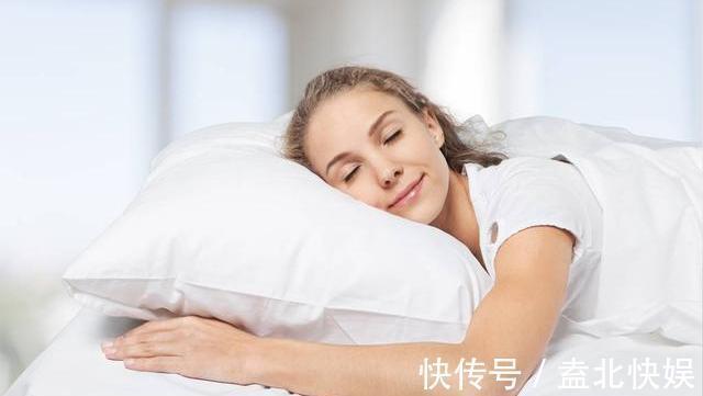 卵巢|女人过了45岁,常吃些碱性食物,补充天然雌激素,六十岁不显老