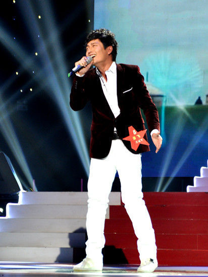 千古美人 《星光大道》一夜成名,上过春晚,今娶美娇妻过成这样!