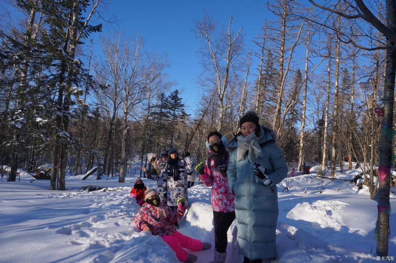 你在南方的艳阳里，大雪纷飞，我在北方的寒夜里，四季如春……