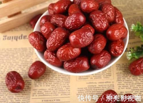 红枣别再直接吃非常脏,干货店老板教我一招,灰尘虫卵自己跑出来