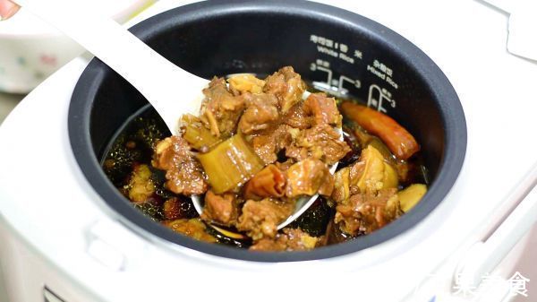 最适合在家吃的电饭煲炖牛肉，美味又健康