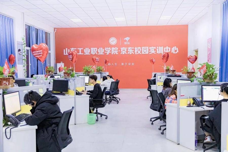 幕后人员|揭秘双十一，山东工业职业学院这些“幕后人员”在静悄悄的干啥？