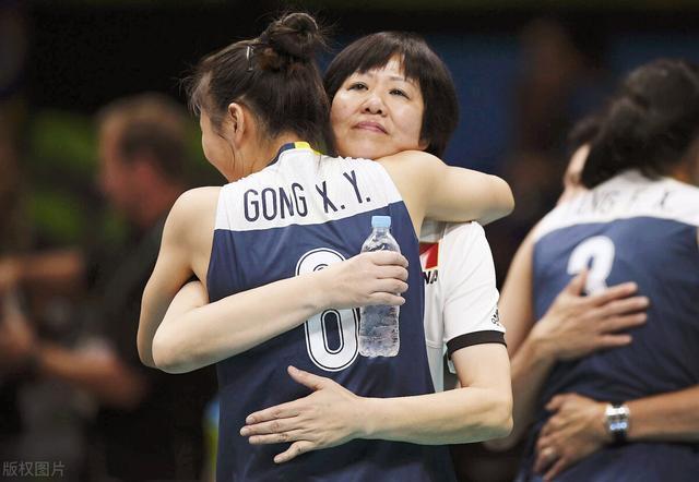 国家队|受关注！国际排联官网推出8队代表，看重中国女排最年轻奥运冠军