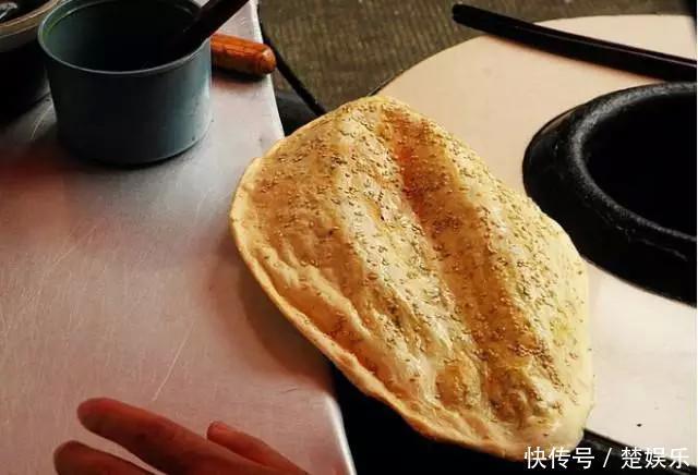 超好吃的锅盔,老夫妻一起卖了三年,吃过就忘不了