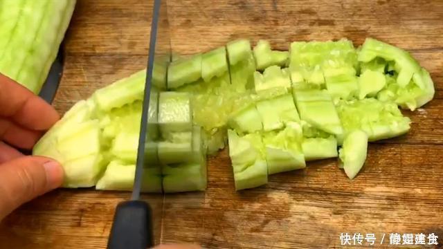 饭店48元的凉拌黄瓜,原来多加了这2步,学会做给家人吃,太香了