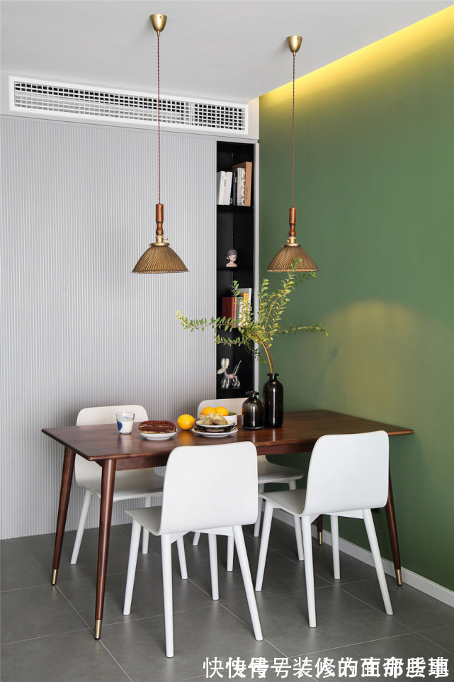 投影|121平北欧风三居室,客厅没有电视,投影的幕布居然藏在吊顶里