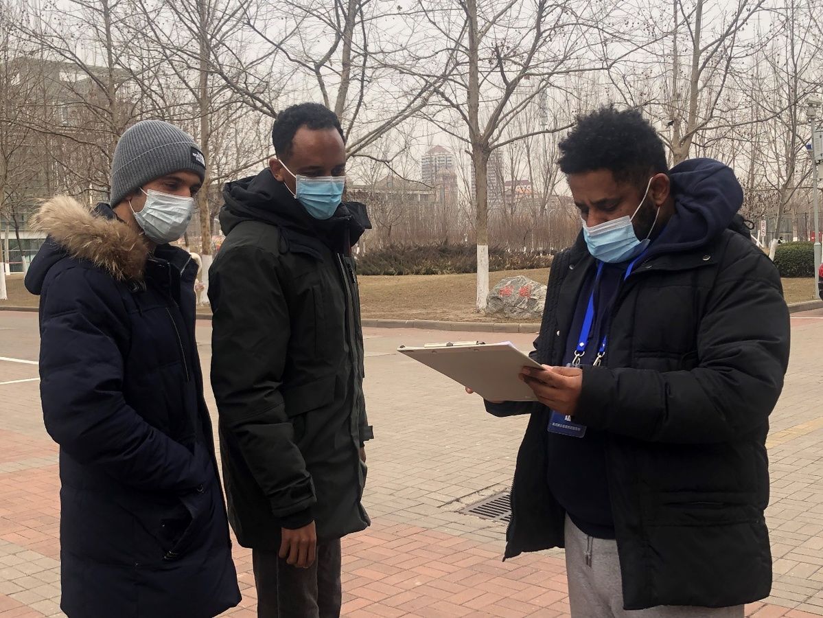 抗疫|【新春走基层】在津非洲留学生志愿者：中国的抗疫措施让我们安心