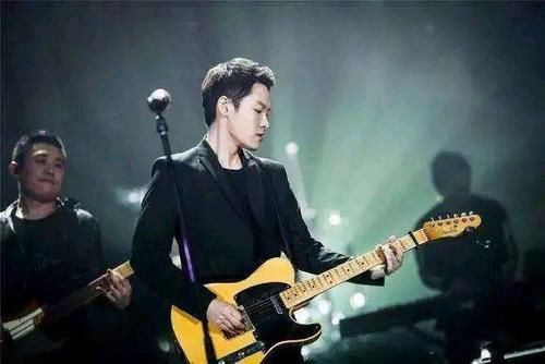 《中国好声音》火了十年，走出无数优秀歌手，现在火的只有他们三