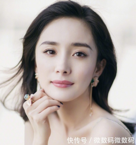 妆容 为什么粉底液刚上脸很白,下午就变暗沉因为很多人做错了这一步!