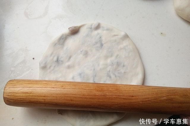 自从学会做这饼,我家一周吃3回,又香又脆,放凉了也不硬!
