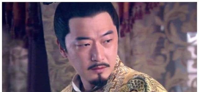 玩耍|侄子爬龙椅上玩耍,皇帝问:龙椅舒服吗?他回4字得到了皇位!