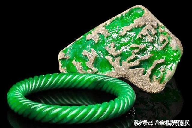 著名|史上著名的三件珍贵饰品,第一名就是她的翡翠珠琏!