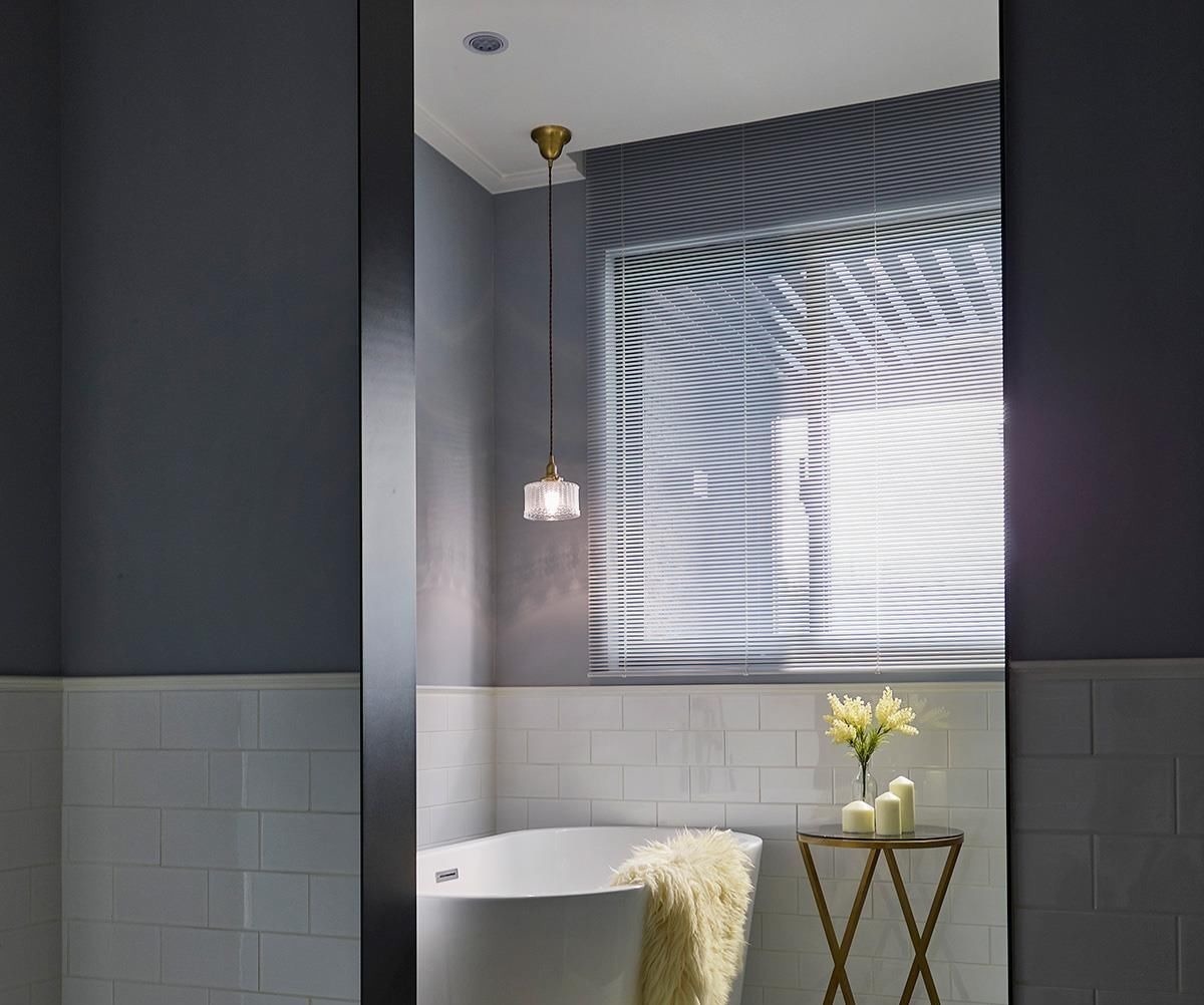 卧室床|她家122㎡的房子一入户就把人迷住,全屋堪比电影中的场景,太美了