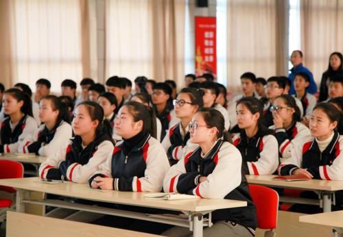 成功|高中学习难度系数比较大的学科，数学成功“摆脱”首位，政治上榜