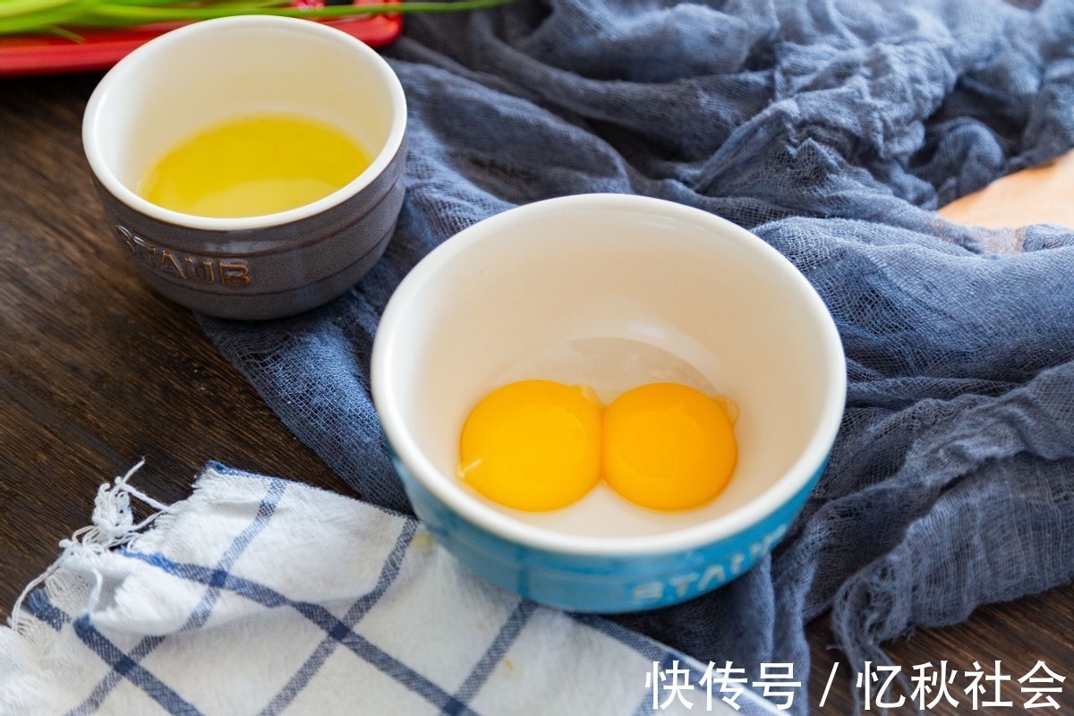 肉香|土豆不要炒着吃了，加上鸡蛋简单一做，吃着比肉香