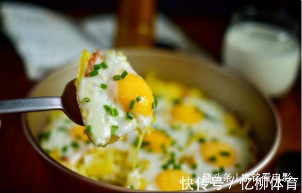 美食|美食推荐：西红柿打卤面、培根鸡蛋派、南瓜炖小鸡、西兰花炒猪肚