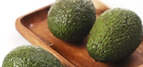 牛油果|孕期吃牛油果好不好?牛油果的这8个特点,或许对宝宝的发育有利