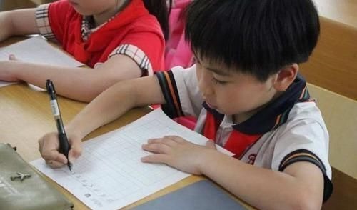 学习能力|小男孩被老师罚抄“员”字,妈妈拍照发朋友圈,网友:注入了灵魂