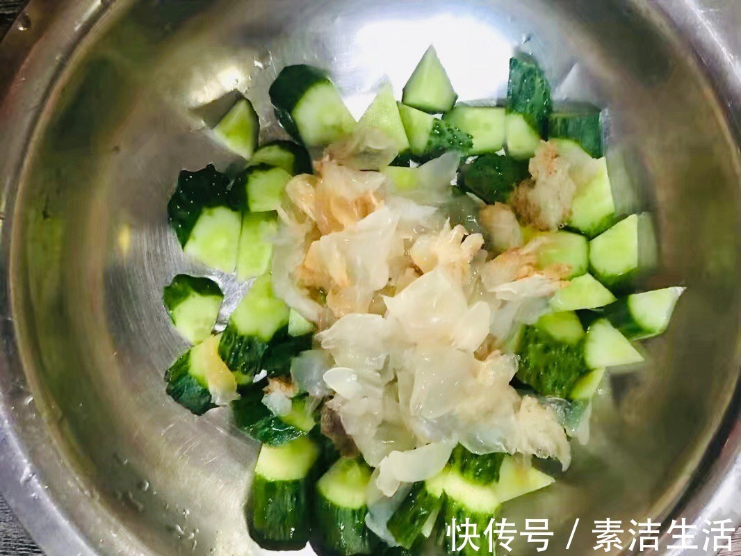 黄瓜|海蜇头这么一拌太好吃了,酸辣脆爽,端上桌抢着吃