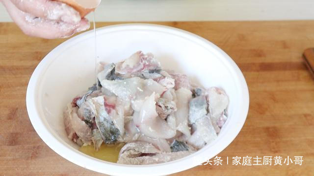 爱吃水煮鱼不会做，大厨详细教你做法步骤，20块钱本钱够全家人吃