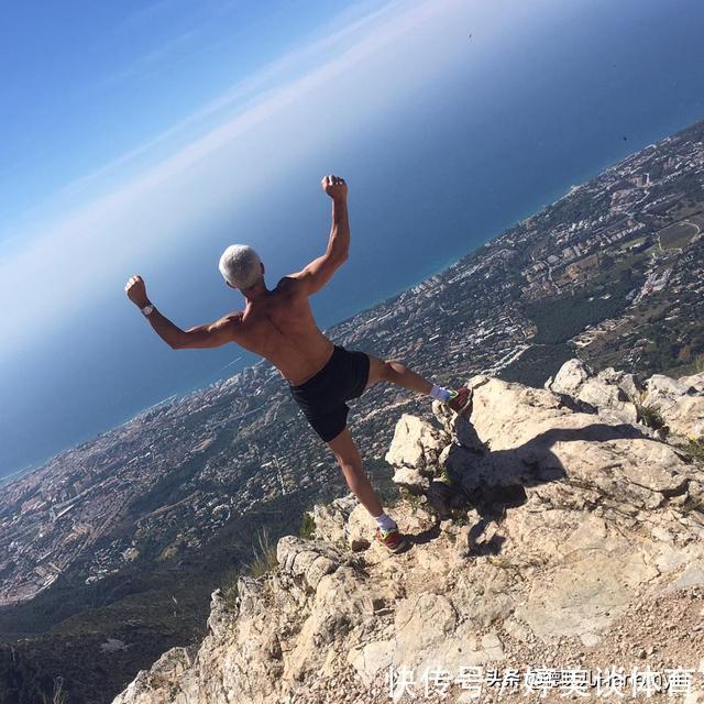 不适时|他67岁拥有8块腹肌，完全不靠健身房，如何做到？