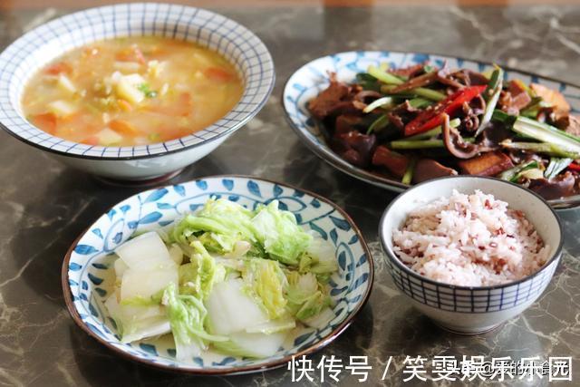 芝麻油|母女仨的午餐,瞬间走红朋友圈,网友:难怪孩子个高体形匀称