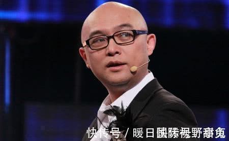 男嘉賓月薪五千遭全場(chǎng)滅燈，臨走時(shí)自曝身份，女嘉賓臉都變色了