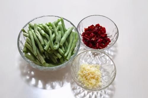 四川|四川名菜：干煸豆角，学会这种做法，味道不比饭店的差