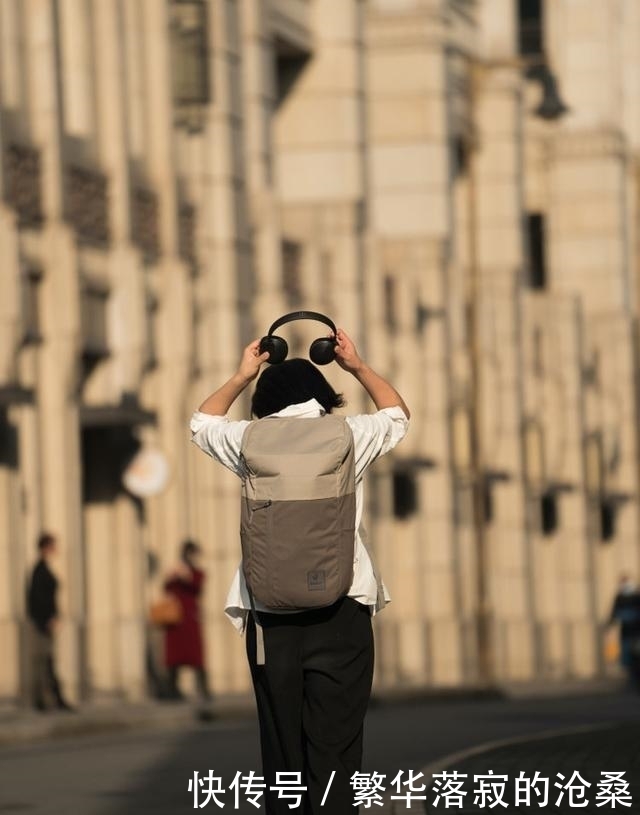 35个矿泉水瓶制作的背包——STOCKHOLM城市背包简评