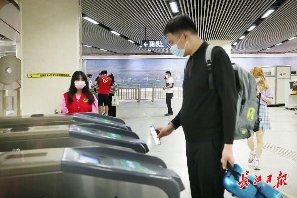 今日大武汉|①武汉扫码乘地铁有优惠②这项排名入围全国前十③防蚊攻略 | 朱晨颖