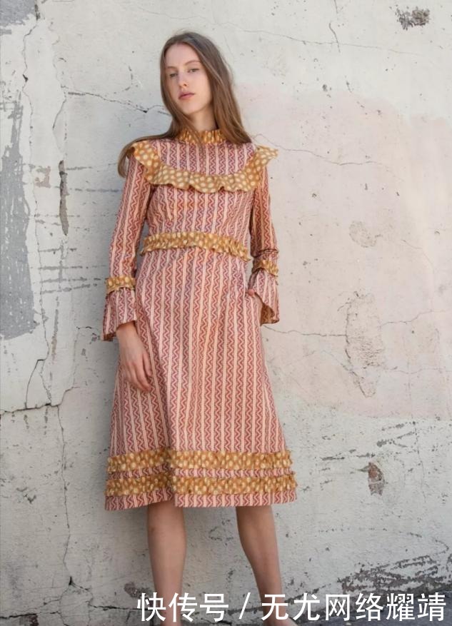 碎花|“百褶裙”不受宠了,今年开始流行“奶奶裙”,青春减龄有气质