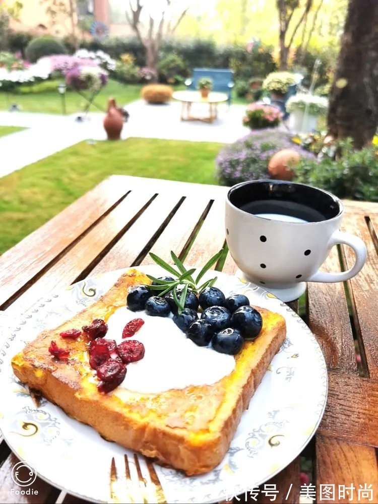 下午茶|一楼430㎡大院子，用1年半建成花园，网友：你这是建了个公园吧？