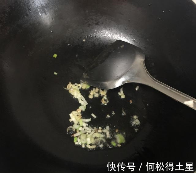秋葵|酸爽可口的西红柿疙瘩汤在家做，口感筋道，营养丰富还好吃！