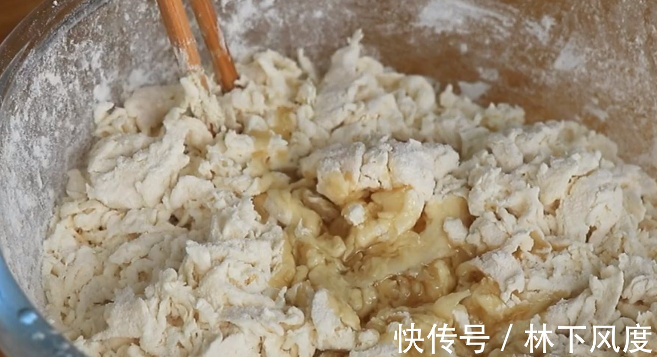 想吃披萨不用出去买，自己在家做，15块钱成本，做一次吃半月不坏